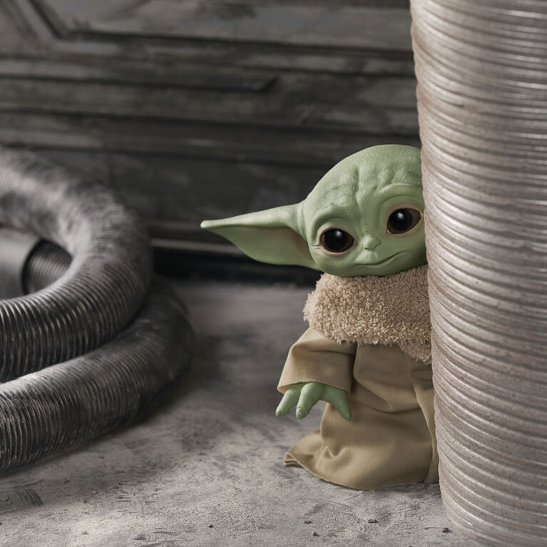 Star Wars The Child, jouet en peluche parlant avec sons du personnage et accessoires