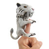 Untamed Fingerlings - Tigre à dents de sabre - Slivertooth (Argent).