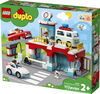 LEGO DUPLO Town Le parc de stationnement et le lave-auto 10948 (112 pièces)