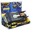 BATMAN, Véhicule transformable 2-en-1 Batmobile et Batbateau, à utiliser avec les figurines articulées BATMAN de 10 cm - Le style peut varier