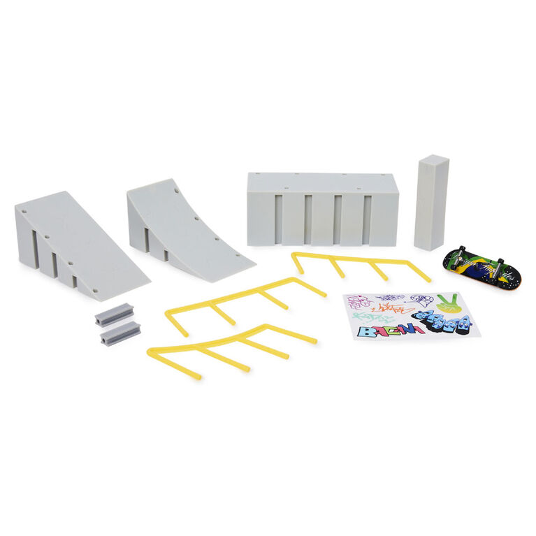 Tech Deck, Build-A-Park World Tour, Flamengo Park (Brazil), Ramp Set with Signature Fingerboard - English Edition