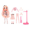 Rainbow High Bella Parker : poupée-mannequin rose avec 2 tenues complètes et accessoires à agencer et associer