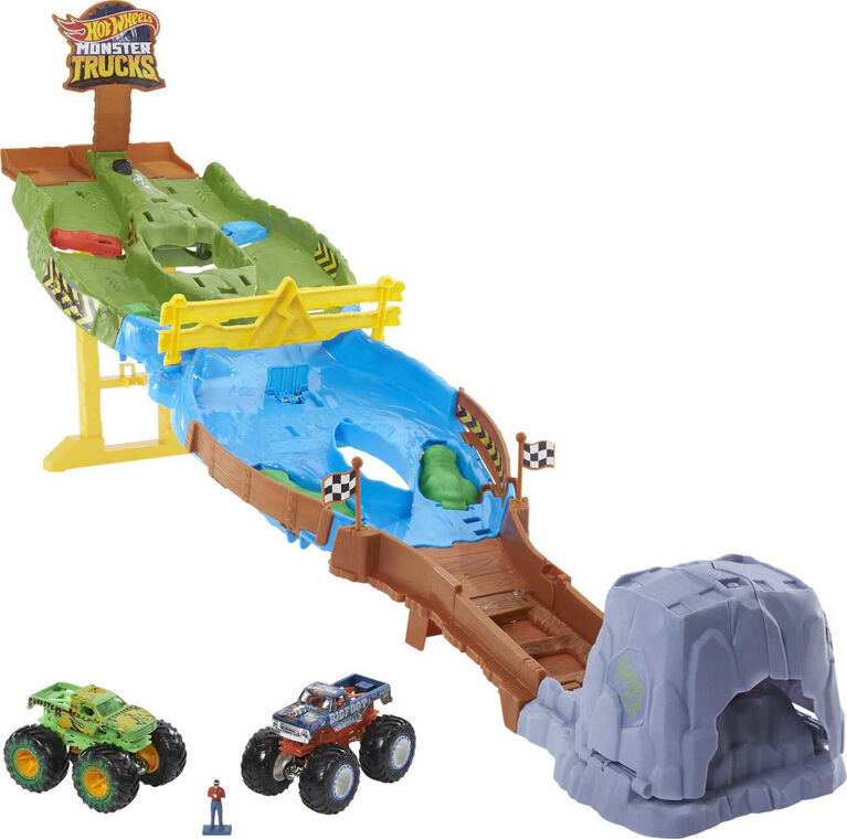 Hot Wheels Monster Trucks Wreckin' Raceway Playset