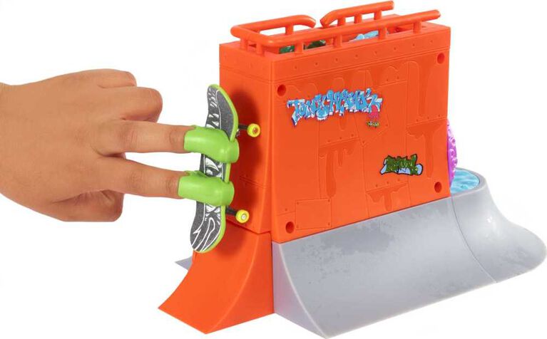 Hot Wheels Skate Aquarium Skatepark, Playset