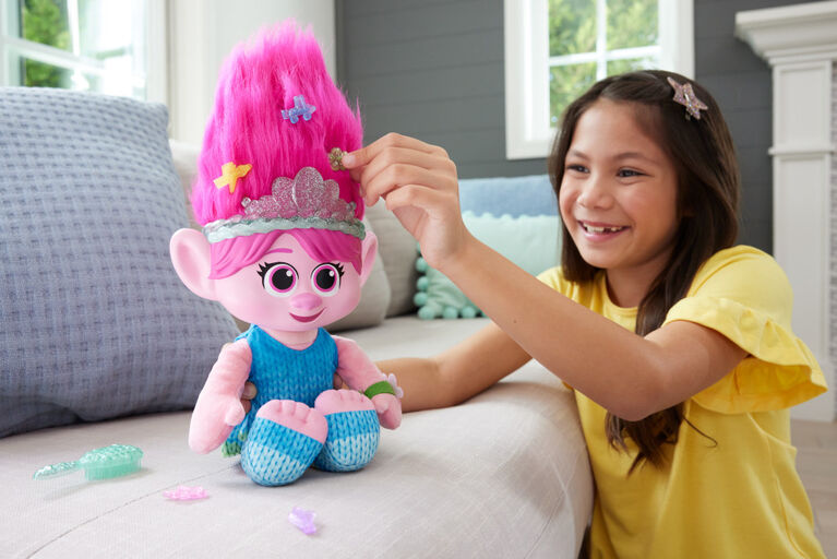 DreamWorks Trolls: Band Together HAIR POPS Showtime Surprise Queen Poppy Plush with Lights, Sounds and Accessories