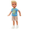 Poupée garçon Barbie Club Chelsea, vêtue d'un haut à graphique monstre et d'un short