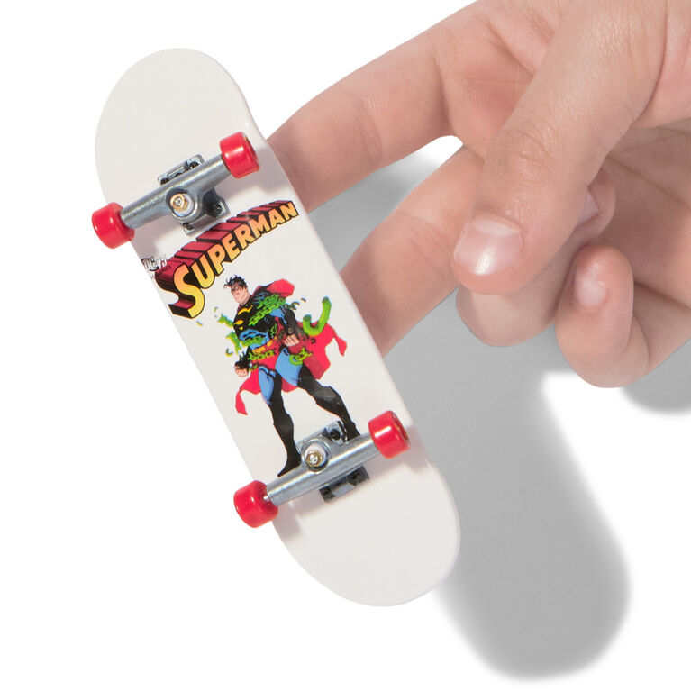 Tech Deck, Coffret de 4 fingerboards Ultra DLX, DC Superman, Mini-skateboards personnalisables &agrave; collectionner