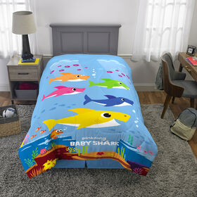 Baby Shark "Shark Family"  Twin/Full Comforter