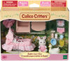 Calico Critters Sophie's Love N Care, ensemble de jeu de maison de poupée avec figurine et accessoires
