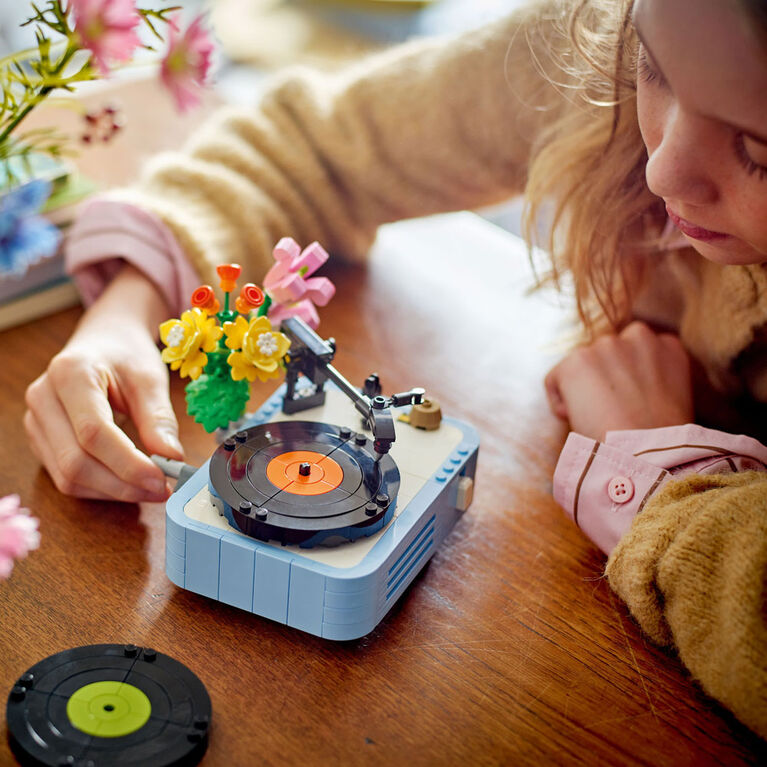LEGO Creator 3 in 1 Record Player with Flowers - Building Toy with 3 Options, Record Player, Radio, or Microphone - 31172