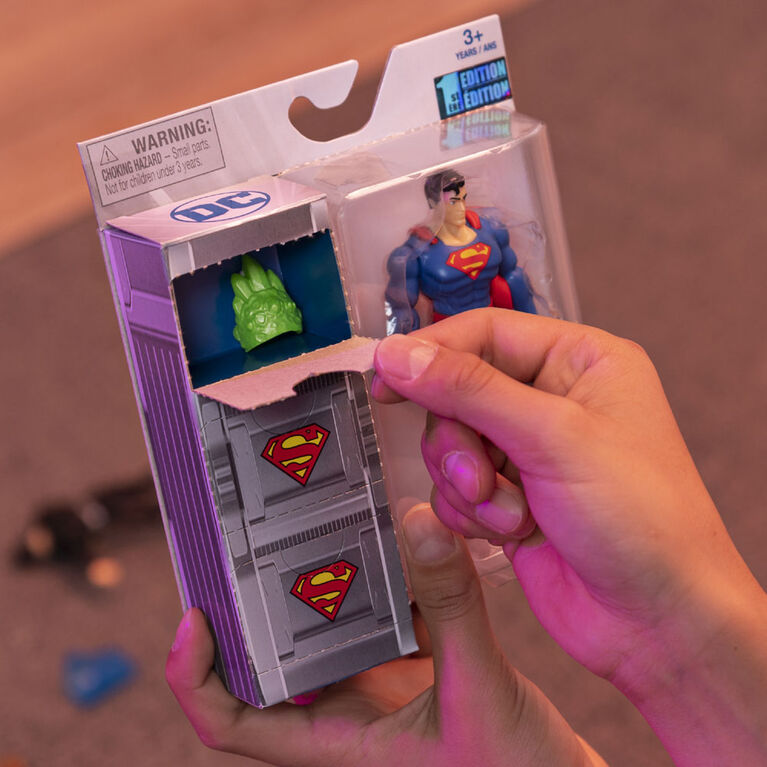 DC Comics, Figurine articulée SUPERMAN de 10 cm avec 3 accessoires mystère, Adventure 1
