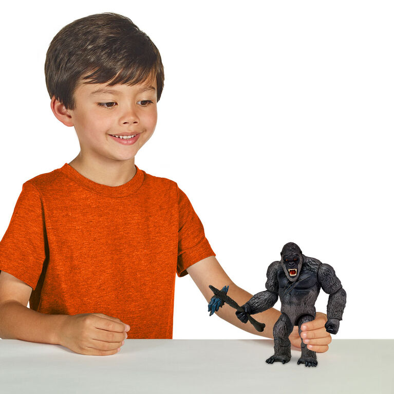 Monsterverse Godzilla Vs Kong Kong With Battle Axe Toys R Us Canada From toys to movies, screenshots to trailers, everything from his feature film debut in 1933, the rumble in the jungle with godzilla to peter jackon's 2005 remake! monsterverse godzilla vs kong kong with battle axe
