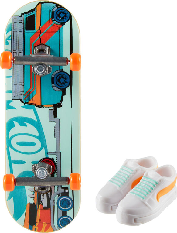 Hot Wheels Skate Tony Hawk Fingerboard & Skate Shoes (Styles May Vary)
