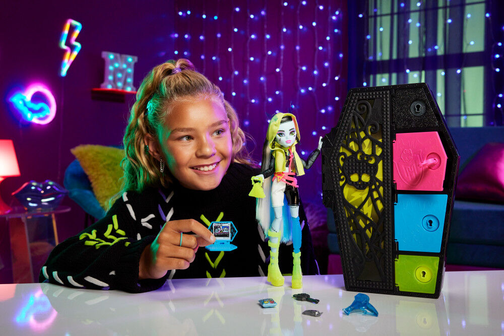 Monster high dolls price store