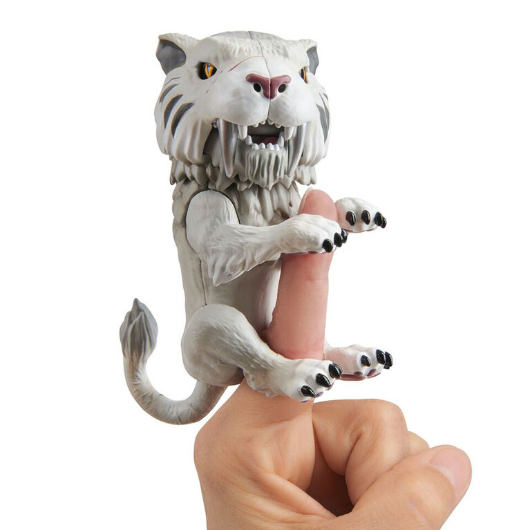 Fingerlings Untamed - Sabre Tooth Tiger - Silvertooth (Silver)