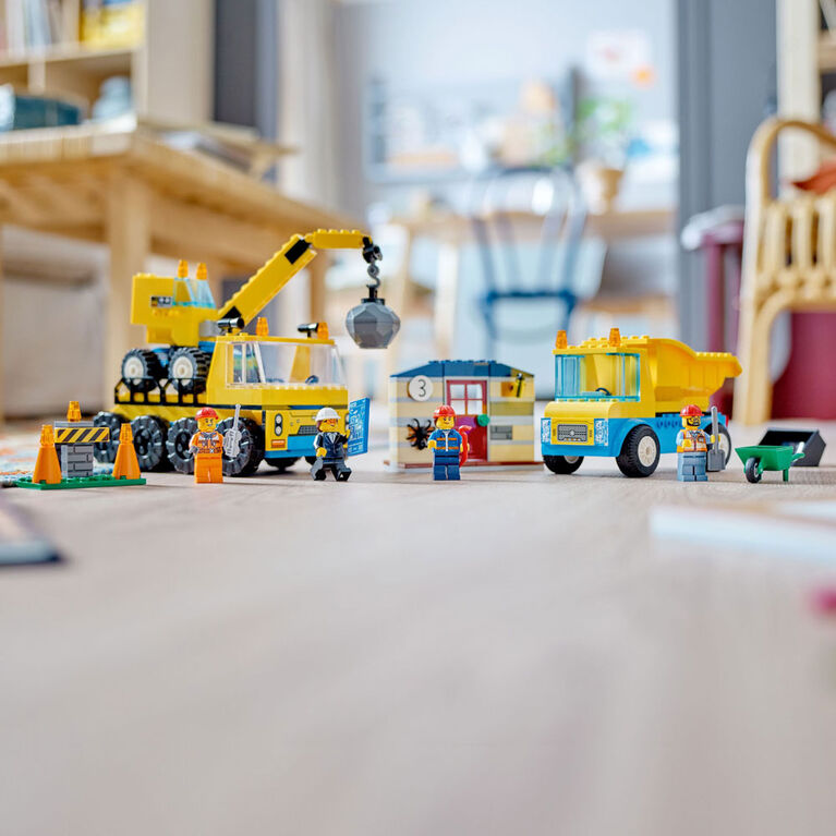 60391 - LEGO® City - Les Camions de Chantier et la Grue à Boule de  Démolition