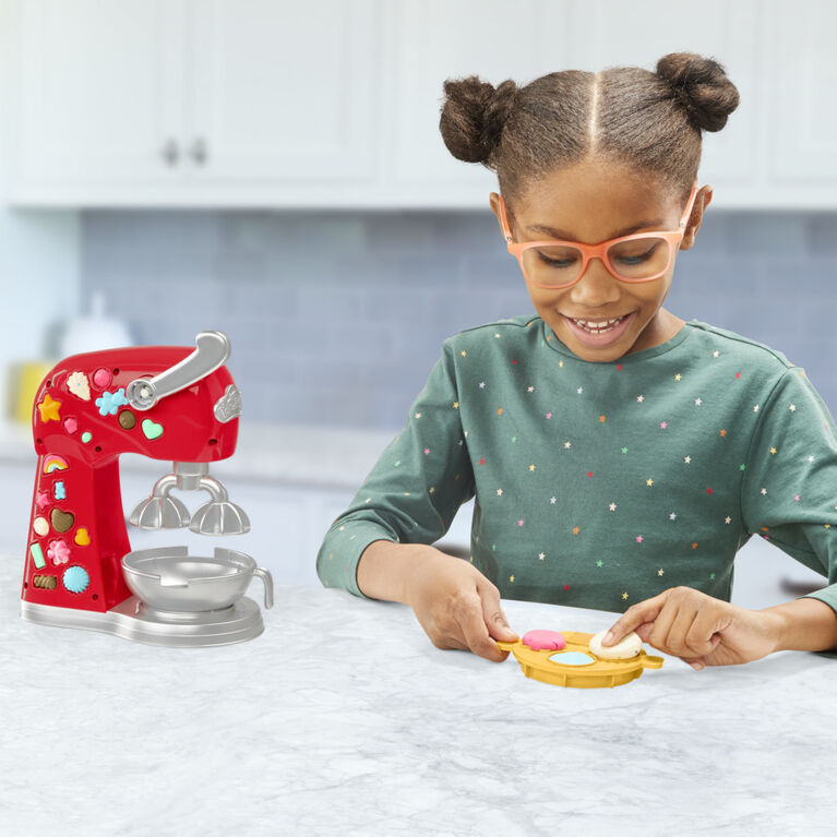 Play-Doh Kitchen Creations, Robot pâtissier, jouet de pâte à modeler avec accessoires de cuisine factices