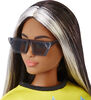 Poupée Barbie Fashionistas179, Crop Top à Flammes, Jupe à Carreaux, Baskets et Lunettes de Soleil