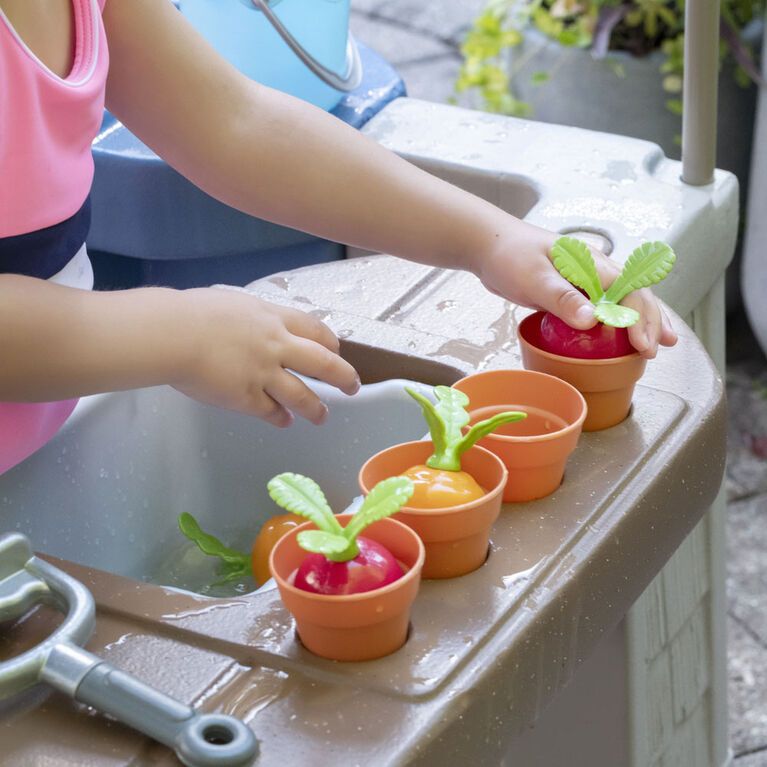 Step2 Grill & Splash Play Center With Canopy
