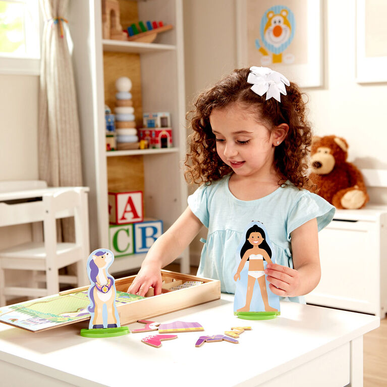 Melissa & Doug Princess & Horse Magnetic Dress-Up Dolls en bois Jeu de simulation (35 pcs)