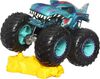 Assortiment de camions monstres ​en métal moulé sous pression Monster Trucks Hot Wheels à l'échelle 1:64 avec roues géantes  Les styles peuvent varier