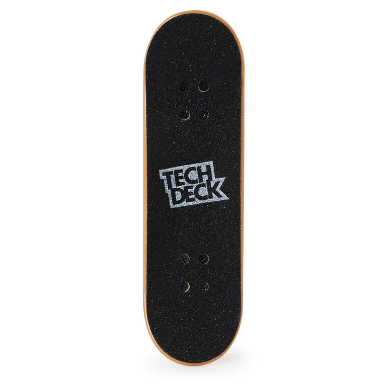Tech Deck, Ultra DLX Fingerboard 4-Pack, Flip Skateboards, Collectible and Customizable Mini Skateboards