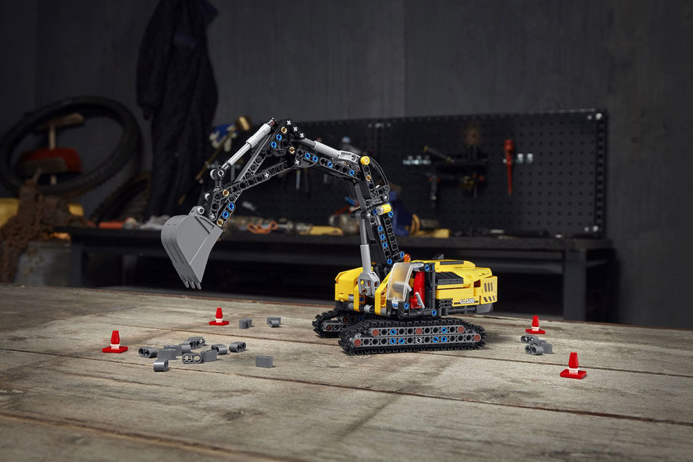 LEGO Technic Heavy Duty Excavator 42121 569 pieces