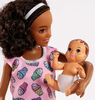 ​Coffret de jeu Barbie amie de ​Skipper avec chaise Haute et bébé qui change de couleur