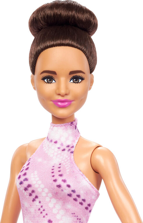 Barbie Careers Figure Skater Doll & Accessories, Brunette in Removable Skate Outfit with Trophy