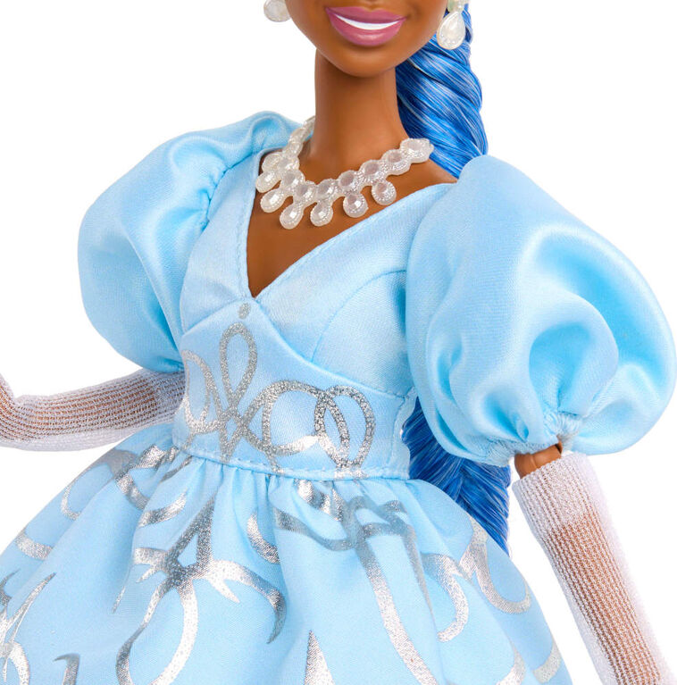 Disney Descendants : The Rise of Red - Poupée de mode Reine Cendrillon avec robe royale et accessoires inspirés du film