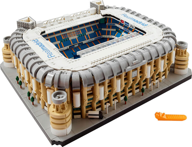 LEGO Real Madrid - Le stade Santiago Bernabéu 10299 Ensemble de construction (5 876 pièces)