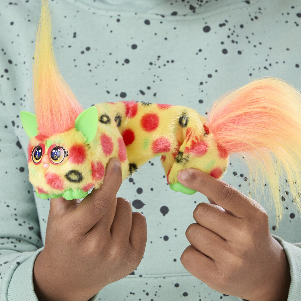 Furby DJ Furblets Pepp-Oh-Roni Mini Electronic Plush Toy with Funny Stretchable Sound Effects & Music, Speaks Furbish, Pizza Colors