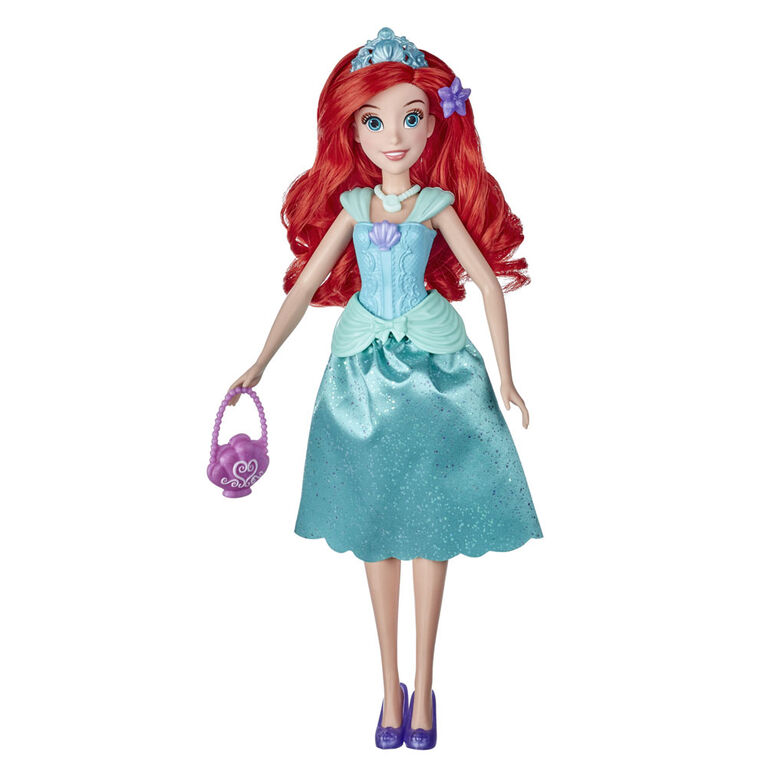 Disney Princess, Princesse et surprises, poupée mannequin Ariel avec 10 vêtements et accessoires, surprises cachées
