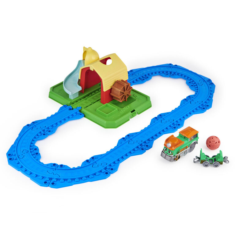 Mighty Express, Farm Station Adventure Bucket and 11-Piece Train Track Set with Exclusive Farmer Faye Toy Train