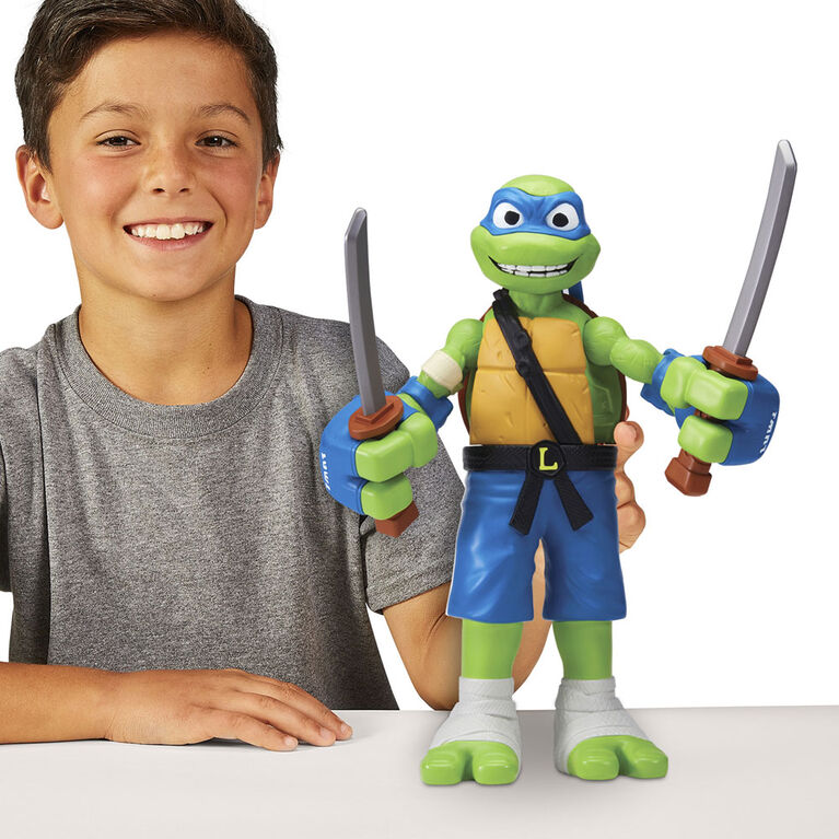 Tales of Teenage Mutant Ninja Turtles: Giant Roll N Punch Leonardo Figure