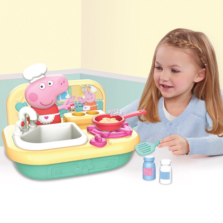 Cuisine à Plateau Divertissante de Peppa Pig avec Sons Réalistes, Inclut des Aliments, une Poêle et une Spatule pour Jouer