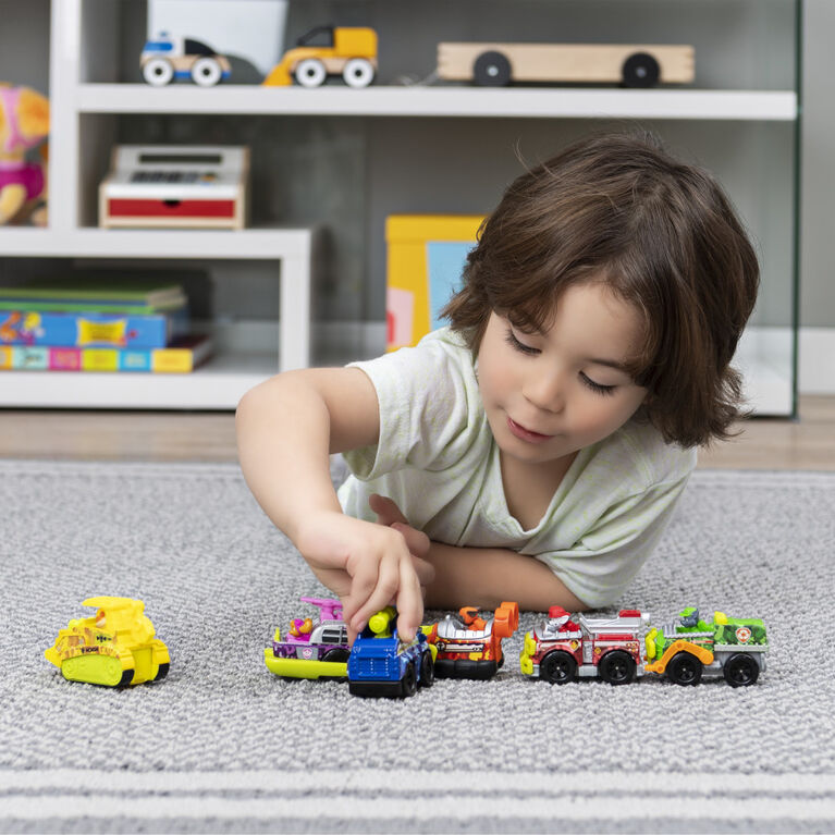 PAW Patrol, Véhicule Chase en métal moulé True Metal à collectionner, Série Étincelle à l'échelle 1:55