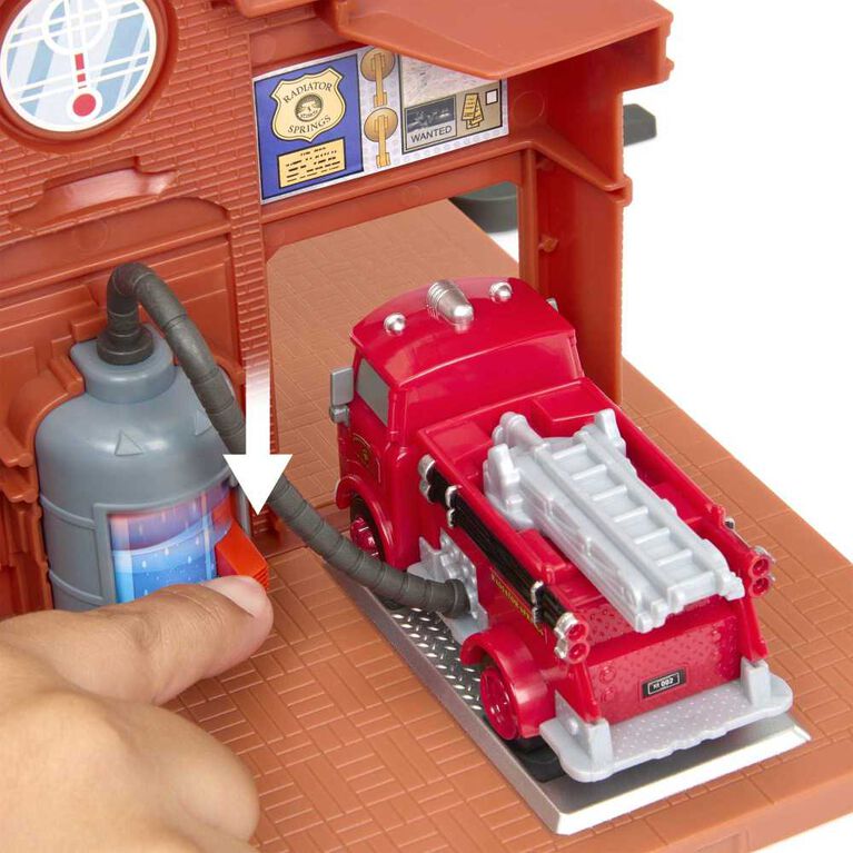 Disney/Pixar Cars On The Road La Caserne de pompiers de Red