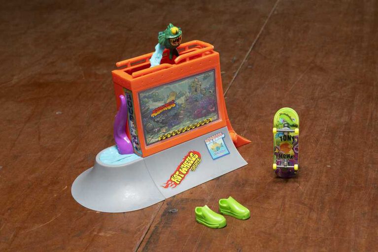 Hot Wheels Skate Aquarium Skatepark, Playset