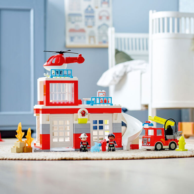 LEGO DUPLO La caserne de pompiers et l'hélicoptère de secours 10970 Jeu de construction (117 pièces)