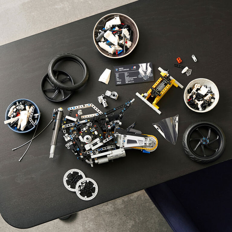 LEGO Technic BMW M 1000 RR 42130 Ensemble de modèle à construire (1 925 pièces)