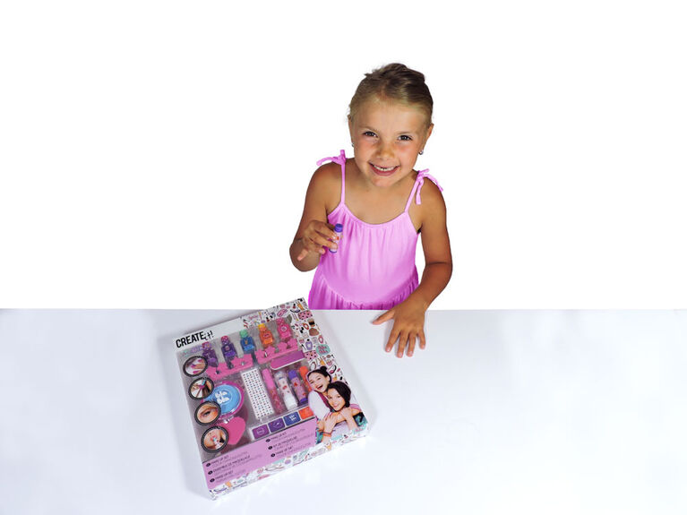 Maxi kit de maquillage enfant - 17 couleurs + accessoires