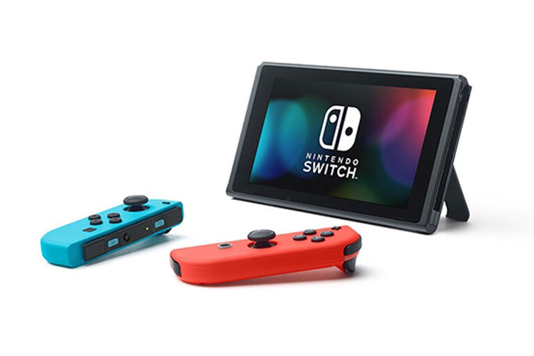 Console Nintendo Switch avec manettes Joy-Con rouge/bleu fluo