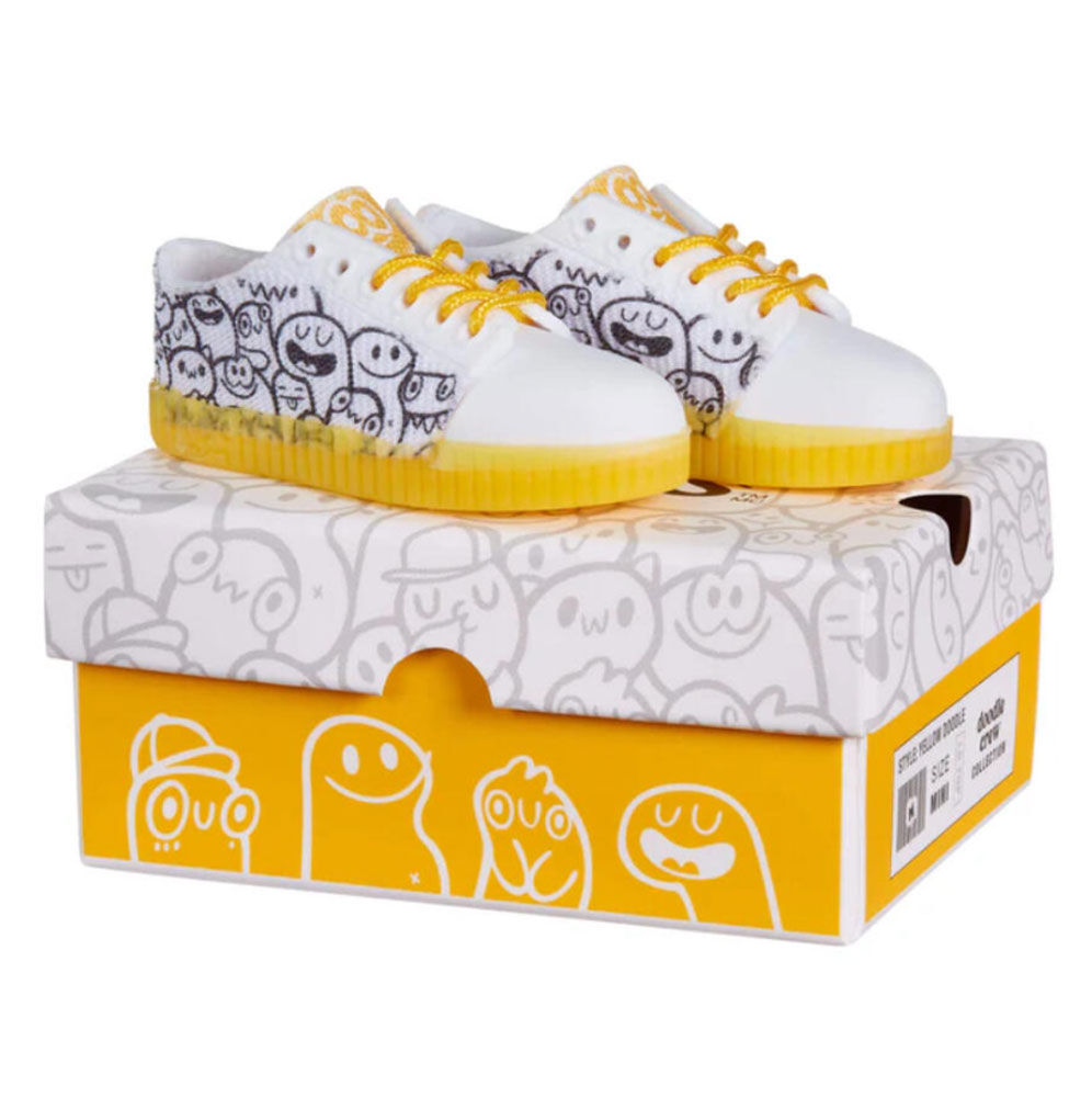 MGA's Miniverse Make It Mini Sneakers Blind Box - 1 per order, colour may vary (Each sold separately, selected at Random)