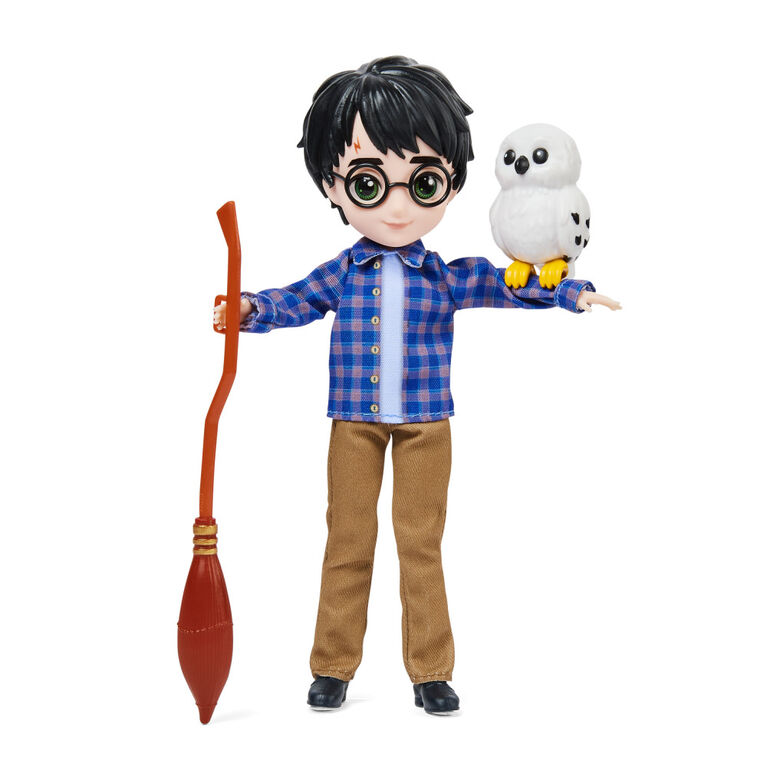 Wizarding World Harry Potter, 8-inch Harry Potter Doll Gift Set with Invisibility Cloak and 5 Doll Accessories