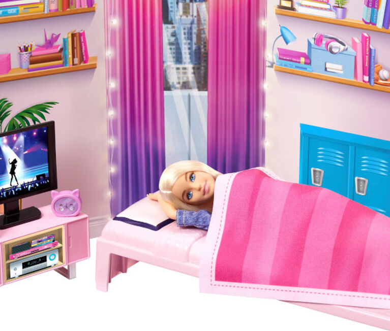 Barbie: Big City, Big Dreams Dorm Room Playset with Furniture and Accessories