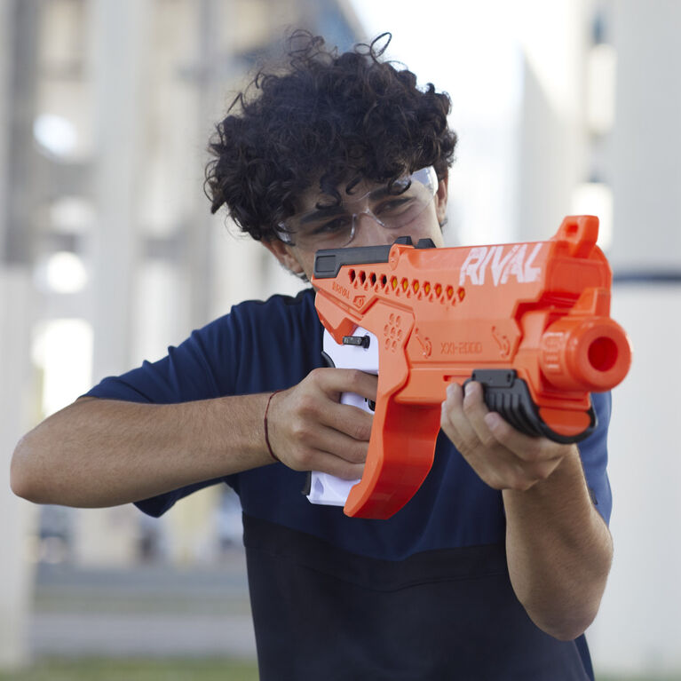 Nerf Rival Curve Shot, blaster Helix XXI-2000, tirs droits ou incurvés (gauche, droite, vers le bas) - Notre exclusivité