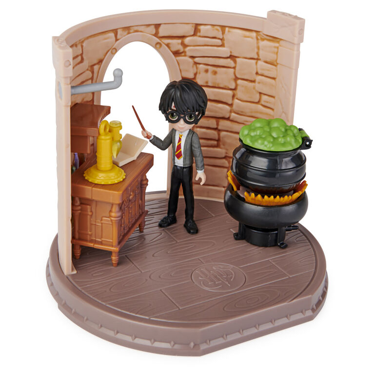 Wizarding World, Magical Minis, Potions Classroom avec figurine Harry Potter exclusive et accessoires