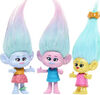 Coffret multiplie Fête Chatoyante ​DreamWorks Trolls Band Together avec 5 petites poupées et 2 accessoires capillaires