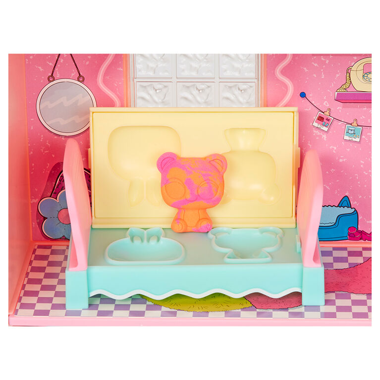 L.O.L. Surprise Squish Sand Magic House with Tot